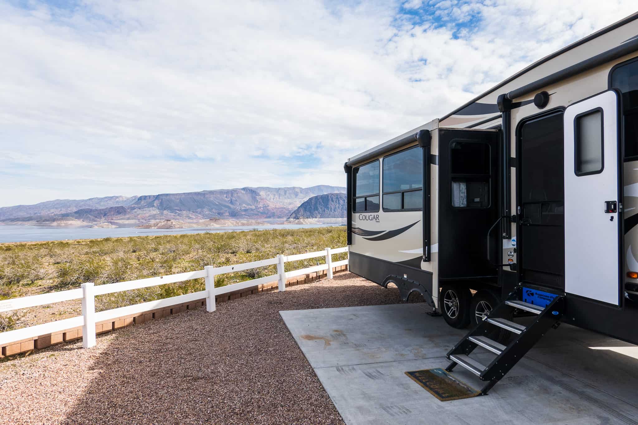 RV at Lake Mead RVing pros and cons