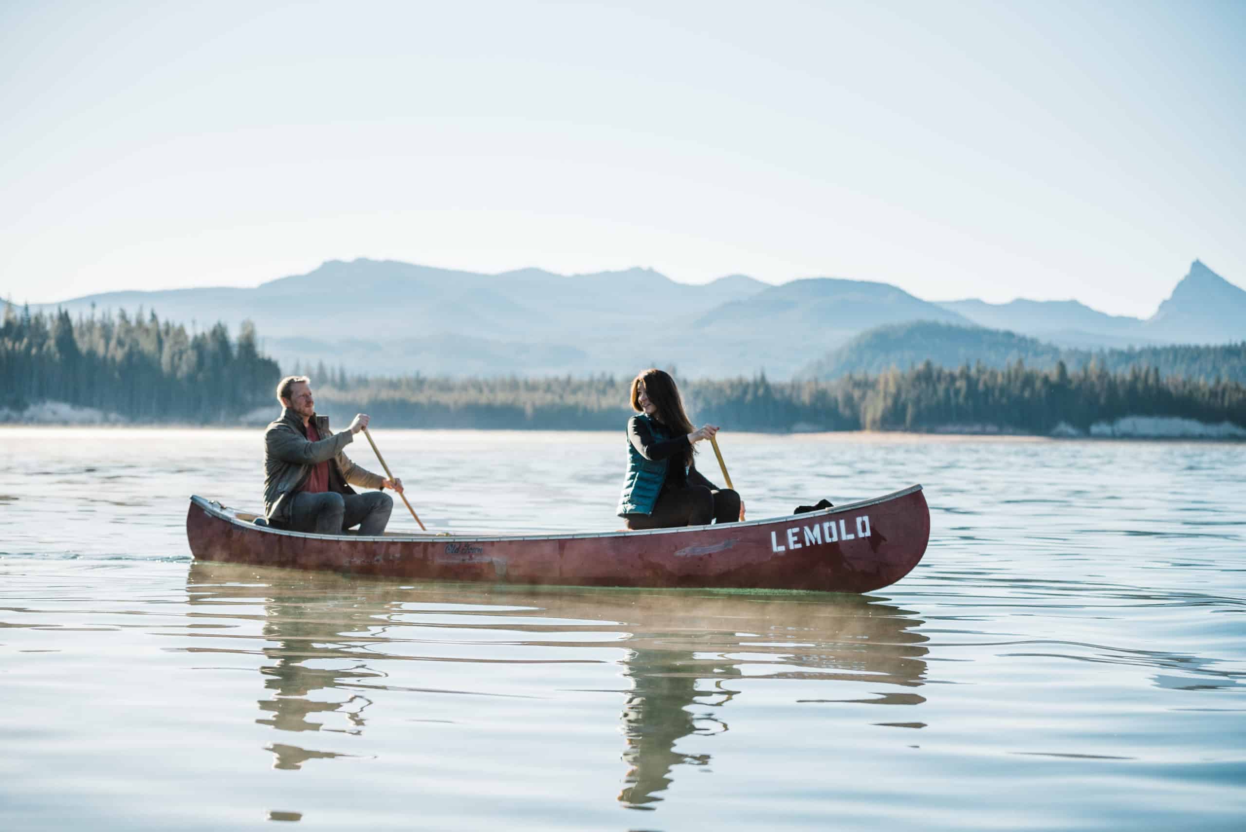 Canoeing in North Umpqua, Oregon, the Gateway to Crater Lake area