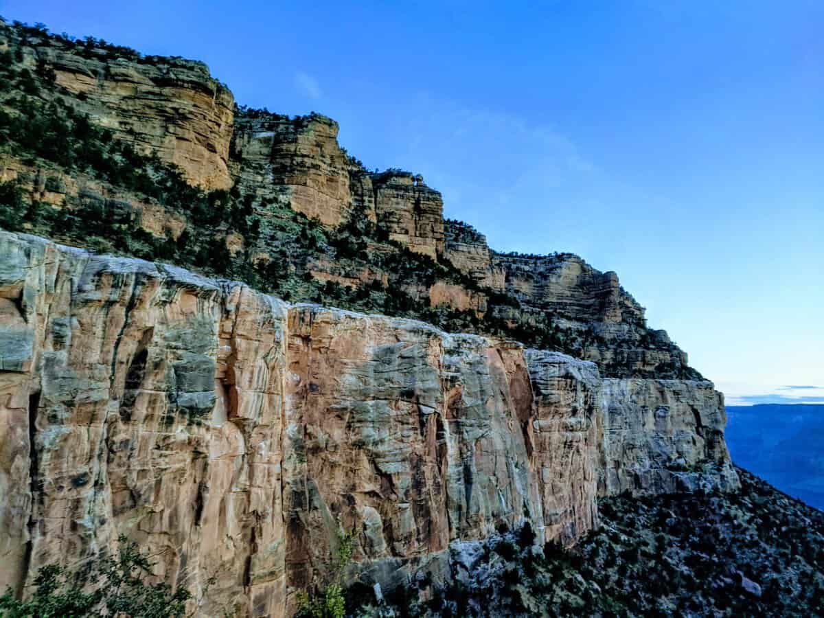 grand canyon views on the hike to the bottom