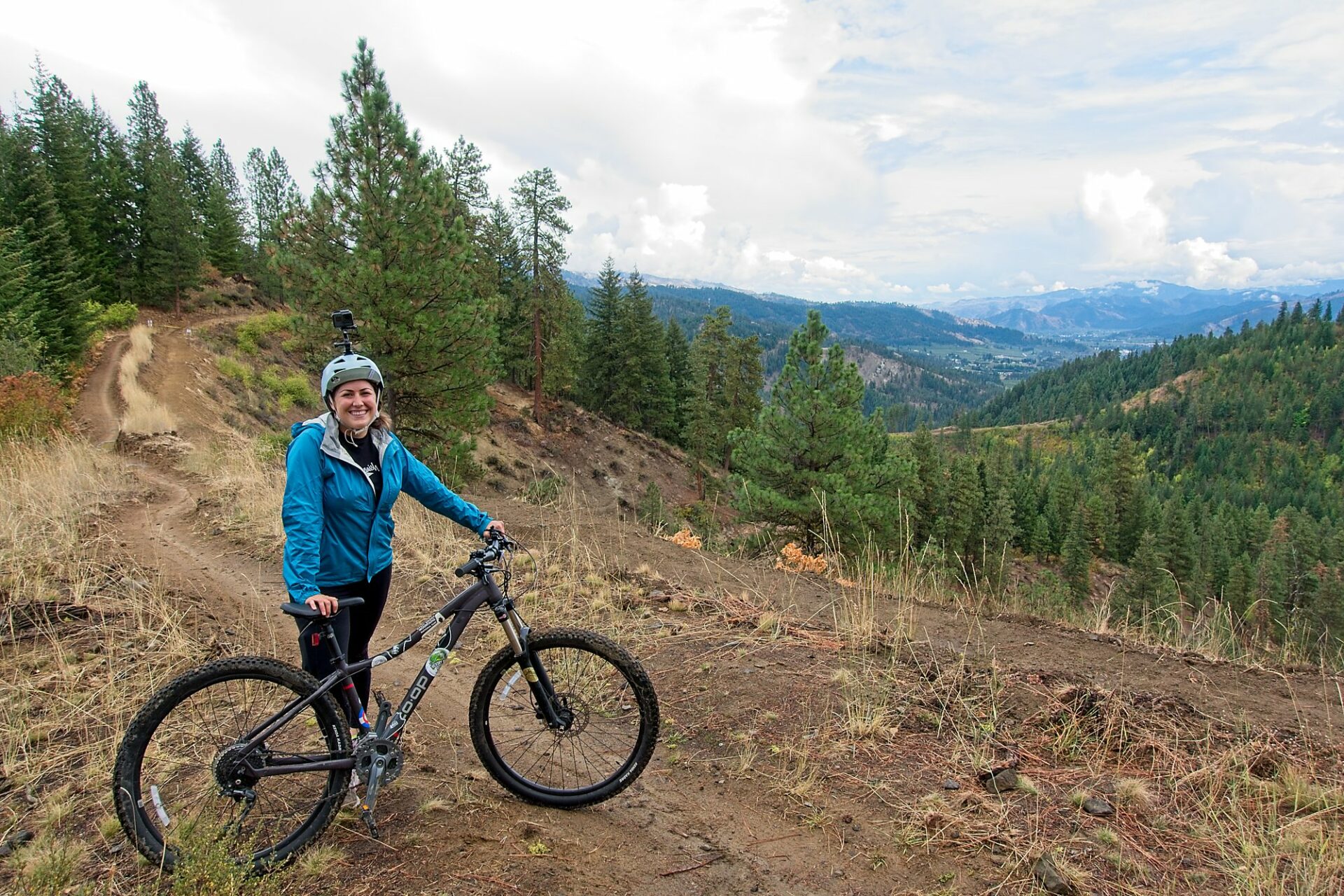 Cindy Biking Freund Canyon Trail in Leavenworth